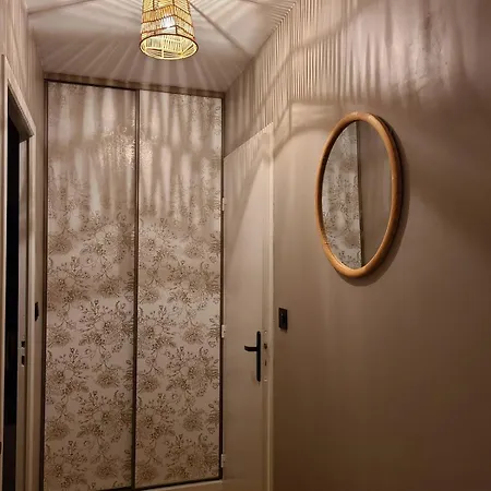 アパート With Air Conditioning, Private Parking, Balcony, *