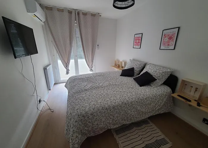 With Air Conditioning, Private Parking, Balcony, *